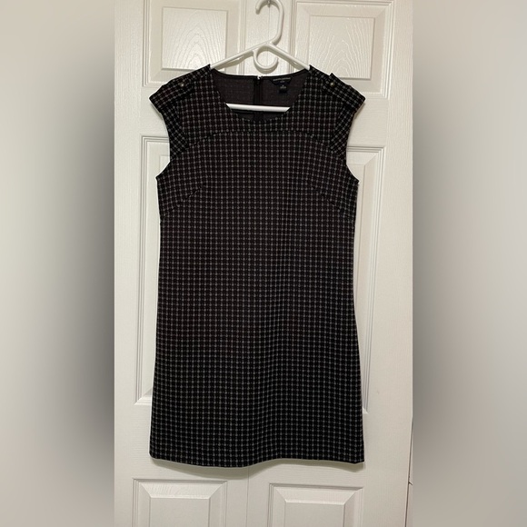 Banana Republic Dresses & Skirts - Banana Republic Black and White Mini Sheath Dress